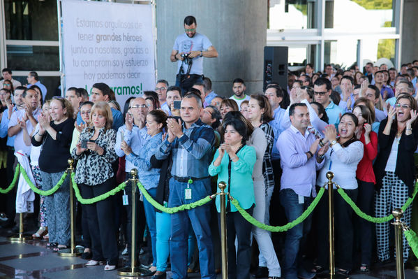 Homenaje a trabajadores de la Central Guatapé
Homenaje a trabajadores de la Central Guatapé
Fecha: Junio 27 de 2016
Para descargar esta fotografía en alta resolución, haga clic sobre la imagen hasta que la misma se despliegue en la pantalla completa; luego dé clic derecho y elija la opción "guardar imagen como". 
En caso de publicación por cualquier medio, solicitamos acompañarla del crédito: "Foto EPM"
Palabras clave: Homenaje trabajadores Central Guatapé