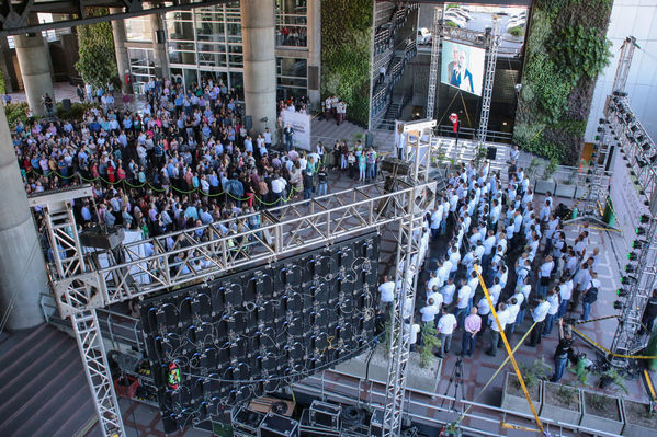 Homenaje a trabajadores de la Central Guatapé
Homenaje a trabajadores de la Central Guatapé
Fecha: Junio 27 de 2016
Para descargar esta fotografía en alta resolución, haga clic sobre la imagen hasta que la misma se despliegue en la pantalla completa; luego dé clic derecho y elija la opción "guardar imagen como". 
En caso de publicación por cualquier medio, solicitamos acompañarla del crédito: "Foto EPM"
Palabras clave: Homenaje trabajadores Central Guatapé