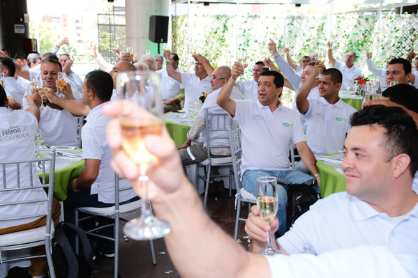 Homenaje a trabajadores de la Central Guatapé
Homenaje a trabajadores de la Central Guatapé
Fecha: Junio 27 de 2016
Para descargar esta fotografía en alta resolución, haga clic sobre la imagen hasta que la misma se despliegue en la pantalla completa; luego dé clic derecho y elija la opción "guardar imagen como". 
En caso de publicación por cualquier medio, solicitamos acompañarla del crédito: "Foto EPM"
Palabras clave: Homenaje trabajadores Central Guatapé