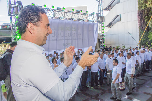 Homenaje a trabajadores de la Central Guatapé
Homenaje a trabajadores de la Central Guatapé
Fecha: Junio 27 de 2016
Para descargar esta fotografía en alta resolución, haga clic sobre la imagen hasta que la misma se despliegue en la pantalla completa; luego dé clic derecho y elija la opción "guardar imagen como". 
En caso de publicación por cualquier medio, solicitamos acompañarla del crédito: "Foto EPM"
Palabras clave: Homenaje trabajadores Central Guatapé