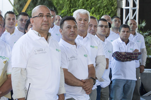 Homenaje a trabajadores de la Central Guatapé
Homenaje a trabajadores de la Central Guatapé
Fecha: Junio 27 de 2016
Para descargar esta fotografía en alta resolución, haga clic sobre la imagen hasta que la misma se despliegue en la pantalla completa; luego dé clic derecho y elija la opción "guardar imagen como". 
En caso de publicación por cualquier medio, solicitamos acompañarla del crédito: "Foto EPM"
Palabras clave: Homenaje trabajadores Central Guatapé