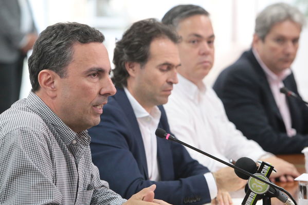 Rueda de prensa contingencia Hidroituango
Rueda de prensa contingencia Hidroituango.  
Fecha: 5 Junio 2018.
Para descargar esta fotografía en alta resolución, haga clic sobre la imagen hasta que la misma se despliegue en la pantalla completa; luego dé clic derecho y elija la opción "guardar imagen como". 
En caso de publicación por cualquier medio, solicitamos acompañarla del crédito: "Foto EPM"
Palabras clave: Rueda de prensa contingencia Hidroituango