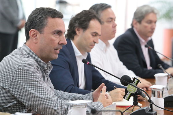 Rueda de prensa contingencia Hidroituango
Rueda de prensa contingencia Hidroituango.  
Fecha: 5 Junio 2018.
Para descargar esta fotografía en alta resolución, haga clic sobre la imagen hasta que la misma se despliegue en la pantalla completa; luego dé clic derecho y elija la opción "guardar imagen como". 
En caso de publicación por cualquier medio, solicitamos acompañarla del crédito: "Foto EPM"
Palabras clave: Rueda de prensa contingencia Hidroituango
