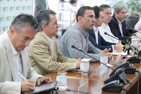 Rueda de prensa contingencia Hidroituango
Rueda de prensa contingencia Hidroituango.  
Fecha: 5 Junio 2018.
Para descargar esta fotografía en alta resolución, haga clic sobre la imagen hasta que la misma se despliegue en la pantalla completa; luego dé clic derecho y elija la opción "guardar imagen como". 
En caso de publicación por cualquier medio, solicitamos acompañarla del crédito: "Foto EPM"
Palabras clave: Rueda de prensa contingencia Hidroituango