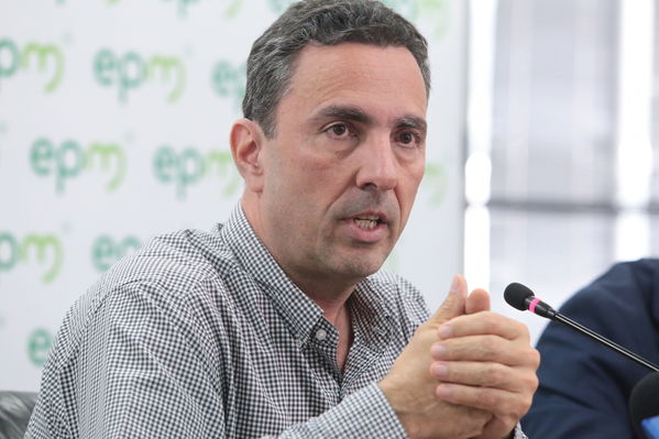Rueda de prensa contingencia Hidroituango
Rueda de prensa contingencia Hidroituango.  
Fecha: 5 Junio 2018.
Para descargar esta fotografía en alta resolución, haga clic sobre la imagen hasta que la misma se despliegue en la pantalla completa; luego dé clic derecho y elija la opción "guardar imagen como". 
En caso de publicación por cualquier medio, solicitamos acompañarla del crédito: "Foto EPM"
Palabras clave: Rueda de prensa contingencia Hidroituango