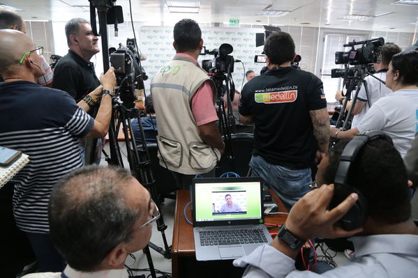 Rueda de prensa contingencia Hidroituango
Rueda de prensa contingencia Hidroituango.  
Fecha: 5 Junio 2018.
Para descargar esta fotografía en alta resolución, haga clic sobre la imagen hasta que la misma se despliegue en la pantalla completa; luego dé clic derecho y elija la opción "guardar imagen como". 
En caso de publicación por cualquier medio, solicitamos acompañarla del crédito: "Foto EPM"
Palabras clave: Rueda de prensa contingencia Hidroituango