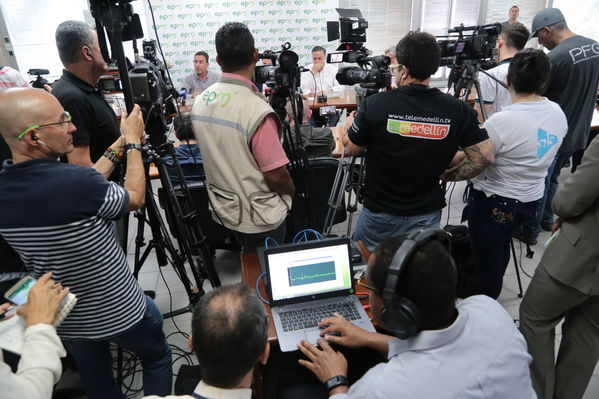 Rueda de prensa contingencia Hidroituango
Rueda de prensa contingencia Hidroituango.  
Fecha: 5 Junio 2018.
Para descargar esta fotografía en alta resolución, haga clic sobre la imagen hasta que la misma se despliegue en la pantalla completa; luego dé clic derecho y elija la opción "guardar imagen como". 
En caso de publicación por cualquier medio, solicitamos acompañarla del crédito: "Foto EPM"
Palabras clave: Rueda de prensa contingencia Hidroituango