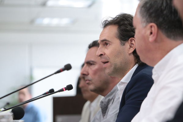Rueda de prensa contingencia Hidroituango
Rueda de prensa contingencia Hidroituango.  
Fecha: 5 Junio 2018.
Para descargar esta fotografía en alta resolución, haga clic sobre la imagen hasta que la misma se despliegue en la pantalla completa; luego dé clic derecho y elija la opción "guardar imagen como". 
En caso de publicación por cualquier medio, solicitamos acompañarla del crédito: "Foto EPM"
Palabras clave: Rueda de prensa contingencia Hidroituango