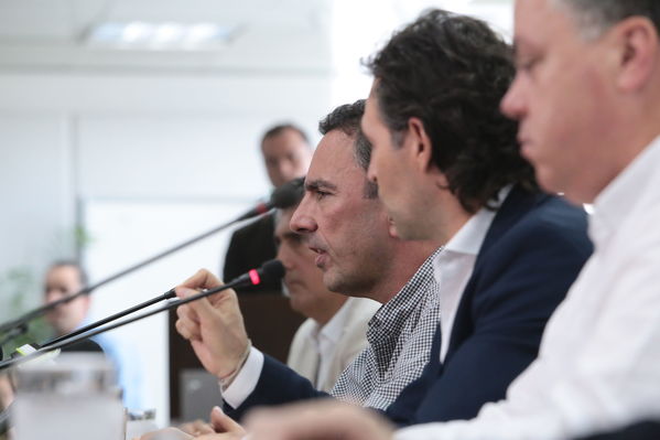 Rueda de prensa contingencia Hidroituango
Rueda de prensa contingencia Hidroituango.  
Fecha: 5 Junio 2018.
Para descargar esta fotografía en alta resolución, haga clic sobre la imagen hasta que la misma se despliegue en la pantalla completa; luego dé clic derecho y elija la opción "guardar imagen como". 
En caso de publicación por cualquier medio, solicitamos acompañarla del crédito: "Foto EPM"
Palabras clave: Rueda de prensa contingencia Hidroituango