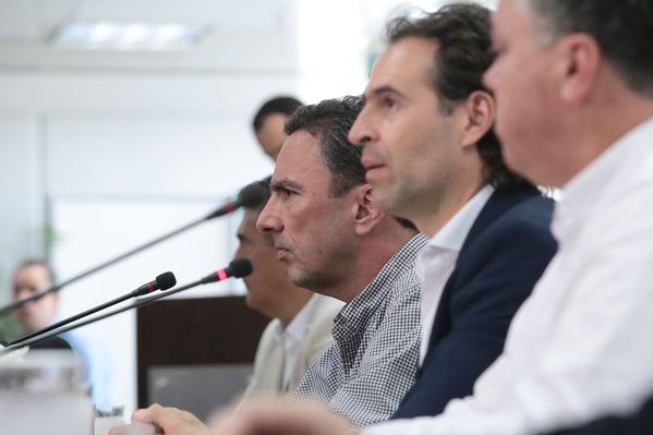 Rueda de prensa contingencia Hidroituango
Rueda de prensa contingencia Hidroituango.  
Fecha: 5 Junio 2018.
Para descargar esta fotografía en alta resolución, haga clic sobre la imagen hasta que la misma se despliegue en la pantalla completa; luego dé clic derecho y elija la opción "guardar imagen como". 
En caso de publicación por cualquier medio, solicitamos acompañarla del crédito: "Foto EPM"
Palabras clave: Rueda de prensa contingencia Hidroituango