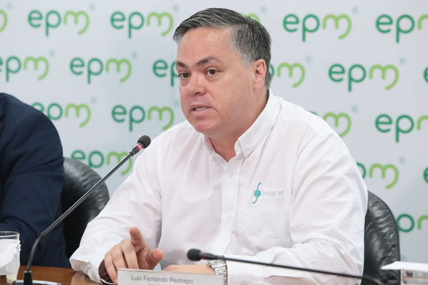 Rueda de prensa contingencia Hidroituango
Rueda de prensa contingencia Hidroituango.  
Fecha: 5 Junio 2018.
Para descargar esta fotografía en alta resolución, haga clic sobre la imagen hasta que la misma se despliegue en la pantalla completa; luego dé clic derecho y elija la opción "guardar imagen como". 
En caso de publicación por cualquier medio, solicitamos acompañarla del crédito: "Foto EPM"
Palabras clave: Rueda de prensa contingencia Hidroituango