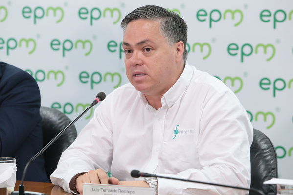 Rueda de prensa contingencia Hidroituango
Rueda de prensa contingencia Hidroituango.  
Fecha: 5 Junio 2018.
Para descargar esta fotografía en alta resolución, haga clic sobre la imagen hasta que la misma se despliegue en la pantalla completa; luego dé clic derecho y elija la opción "guardar imagen como". 
En caso de publicación por cualquier medio, solicitamos acompañarla del crédito: "Foto EPM"
Palabras clave: Rueda de prensa contingencia Hidroituango