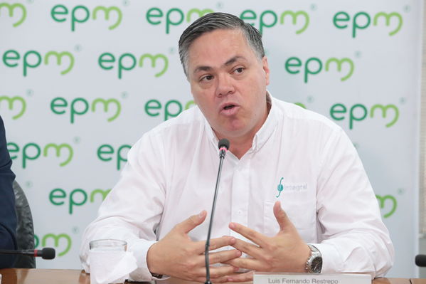 Rueda de prensa contingencia Hidroituango
Rueda de prensa contingencia Hidroituango.  
Fecha: 5 Junio 2018.
Para descargar esta fotografía en alta resolución, haga clic sobre la imagen hasta que la misma se despliegue en la pantalla completa; luego dé clic derecho y elija la opción "guardar imagen como". 
En caso de publicación por cualquier medio, solicitamos acompañarla del crédito: "Foto EPM"
Palabras clave: Rueda de prensa contingencia Hidroituango