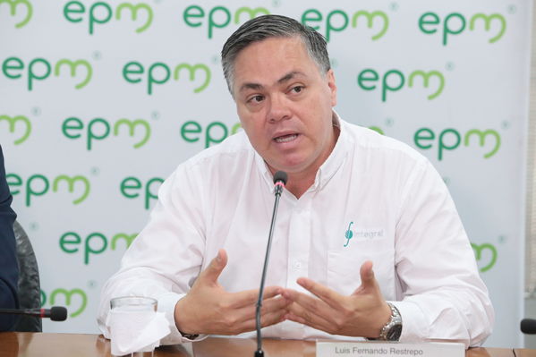 Rueda de prensa contingencia Hidroituango
Rueda de prensa contingencia Hidroituango.  
Fecha: 5 Junio 2018.
Para descargar esta fotografía en alta resolución, haga clic sobre la imagen hasta que la misma se despliegue en la pantalla completa; luego dé clic derecho y elija la opción "guardar imagen como". 
En caso de publicación por cualquier medio, solicitamos acompañarla del crédito: "Foto EPM"
Palabras clave: Rueda de prensa contingencia Hidroituango