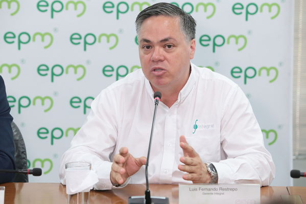 Rueda de prensa contingencia Hidroituango
Rueda de prensa contingencia Hidroituango.  
Fecha: 5 Junio 2018.
Para descargar esta fotografía en alta resolución, haga clic sobre la imagen hasta que la misma se despliegue en la pantalla completa; luego dé clic derecho y elija la opción "guardar imagen como". 
En caso de publicación por cualquier medio, solicitamos acompañarla del crédito: "Foto EPM"
Palabras clave: Rueda de prensa contingencia Hidroituango