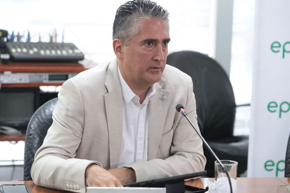 Rueda de prensa contingencia Hidroituango
Rueda de prensa contingencia Hidroituango.  
Fecha: 5 Junio 2018.
Para descargar esta fotografía en alta resolución, haga clic sobre la imagen hasta que la misma se despliegue en la pantalla completa; luego dé clic derecho y elija la opción "guardar imagen como". 
En caso de publicación por cualquier medio, solicitamos acompañarla del crédito: "Foto EPM"
Palabras clave: Rueda de prensa contingencia Hidroituango