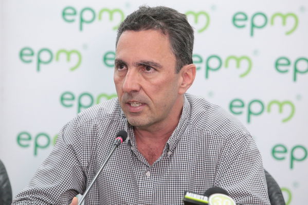 Rueda de prensa contingencia Hidroituango
Rueda de prensa contingencia Hidroituango.  
Fecha: 5 Junio 2018.
Para descargar esta fotografía en alta resolución, haga clic sobre la imagen hasta que la misma se despliegue en la pantalla completa; luego dé clic derecho y elija la opción "guardar imagen como". 
En caso de publicación por cualquier medio, solicitamos acompañarla del crédito: "Foto EPM"
Palabras clave: Rueda de prensa contingencia Hidroituango