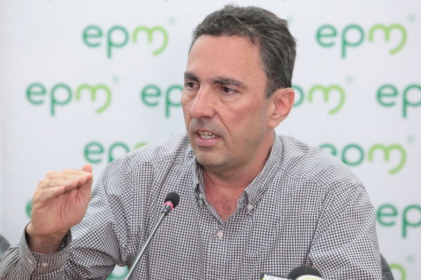 Rueda de prensa contingencia Hidroituango
Rueda de prensa contingencia Hidroituango.  
Fecha: 5 Junio 2018.
Para descargar esta fotografía en alta resolución, haga clic sobre la imagen hasta que la misma se despliegue en la pantalla completa; luego dé clic derecho y elija la opción "guardar imagen como". 
En caso de publicación por cualquier medio, solicitamos acompañarla del crédito: "Foto EPM"
Palabras clave: Rueda de prensa contingencia Hidroituango