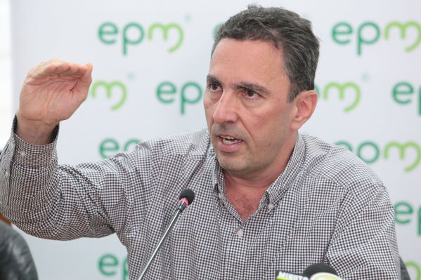 Rueda de prensa contingencia Hidroituango
Rueda de prensa contingencia Hidroituango.  
Fecha: 5 Junio 2018.
Para descargar esta fotografía en alta resolución, haga clic sobre la imagen hasta que la misma se despliegue en la pantalla completa; luego dé clic derecho y elija la opción "guardar imagen como". 
En caso de publicación por cualquier medio, solicitamos acompañarla del crédito: "Foto EPM"
Palabras clave: Rueda de prensa contingencia Hidroituango
