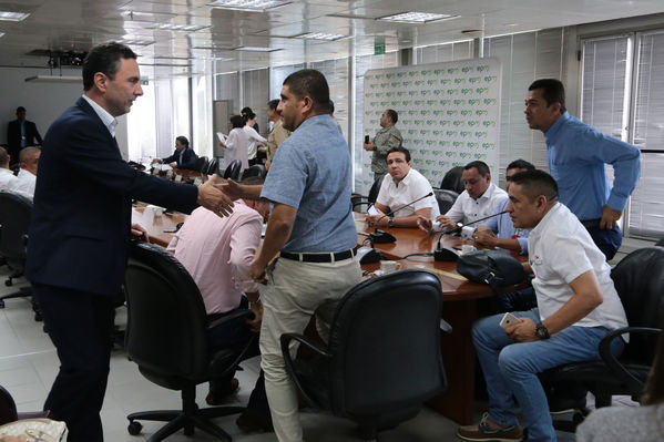 Reunión gobernantes alcaldes contingencia hidroituango
Reunión gobernantes alcaldes contingencia hidroituango
Fecha: 6 Junio 2018.
Para descargar esta fotografía en alta resolución, haga clic sobre la imagen hasta que la misma se despliegue en la pantalla completa; luego dé clic derecho y elija la opción "guardar imagen como". 
En caso de publicación por cualquier medio, solicitamos acompañarla del crédito: "Foto EPM"
Palabras clave: Reunión gobernantes alcaldes contingencia hidroituango