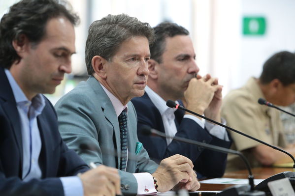 Reunión gobernantes alcaldes contingencia hidroituango
Reunión gobernantes alcaldes contingencia hidroituango
Fecha: 6 Junio 2018.
Para descargar esta fotografía en alta resolución, haga clic sobre la imagen hasta que la misma se despliegue en la pantalla completa; luego dé clic derecho y elija la opción "guardar imagen como". 
En caso de publicación por cualquier medio, solicitamos acompañarla del crédito: "Foto EPM"
Palabras clave: Reunión gobernantes alcaldes contingencia hidroituango