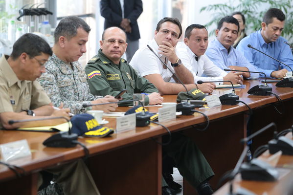 Reunión gobernantes alcaldes contingencia hidroituango
Reunión gobernantes alcaldes contingencia hidroituango
Fecha: 6 Junio 2018.
Para descargar esta fotografía en alta resolución, haga clic sobre la imagen hasta que la misma se despliegue en la pantalla completa; luego dé clic derecho y elija la opción "guardar imagen como". 
En caso de publicación por cualquier medio, solicitamos acompañarla del crédito: "Foto EPM"
Palabras clave: Reunión gobernantes alcaldes contingencia hidroituango