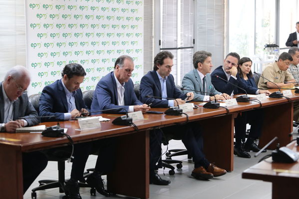 Reunión gobernantes alcaldes contingencia hidroituango
Reunión gobernantes alcaldes contingencia hidroituango
Fecha: 6 Junio 2018.
Para descargar esta fotografía en alta resolución, haga clic sobre la imagen hasta que la misma se despliegue en la pantalla completa; luego dé clic derecho y elija la opción "guardar imagen como". 
En caso de publicación por cualquier medio, solicitamos acompañarla del crédito: "Foto EPM"
Palabras clave: Reunión gobernantes alcaldes contingencia hidroituango