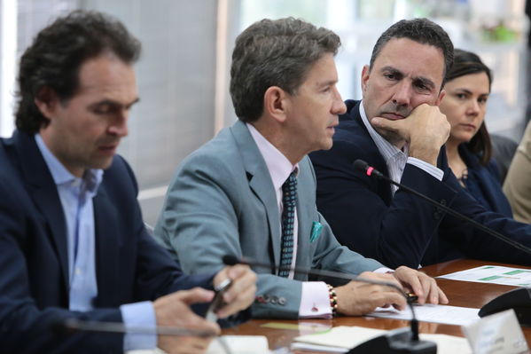 Reunión gobernantes alcaldes contingencia hidroituango
Reunión gobernantes alcaldes contingencia hidroituango
Fecha: 6 Junio 2018.
Para descargar esta fotografía en alta resolución, haga clic sobre la imagen hasta que la misma se despliegue en la pantalla completa; luego dé clic derecho y elija la opción "guardar imagen como". 
En caso de publicación por cualquier medio, solicitamos acompañarla del crédito: "Foto EPM"
Palabras clave: Reunión gobernantes alcaldes contingencia hidroituango