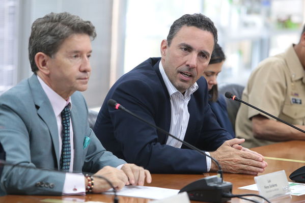 Reunión gobernantes alcaldes contingencia hidroituango
Reunión gobernantes alcaldes contingencia hidroituango
Fecha: 6 Junio 2018.
Para descargar esta fotografía en alta resolución, haga clic sobre la imagen hasta que la misma se despliegue en la pantalla completa; luego dé clic derecho y elija la opción "guardar imagen como". 
En caso de publicación por cualquier medio, solicitamos acompañarla del crédito: "Foto EPM"
Palabras clave: Reunión gobernantes alcaldes contingencia hidroituango