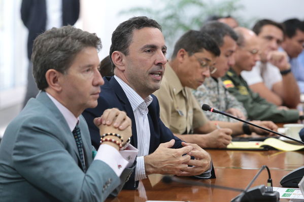 Reunión gobernantes alcaldes contingencia hidroituango
Reunión gobernantes alcaldes contingencia hidroituango
Fecha: 6 Junio 2018.
Para descargar esta fotografía en alta resolución, haga clic sobre la imagen hasta que la misma se despliegue en la pantalla completa; luego dé clic derecho y elija la opción "guardar imagen como". 
En caso de publicación por cualquier medio, solicitamos acompañarla del crédito: "Foto EPM"
Palabras clave: Reunión gobernantes alcaldes contingencia hidroituango