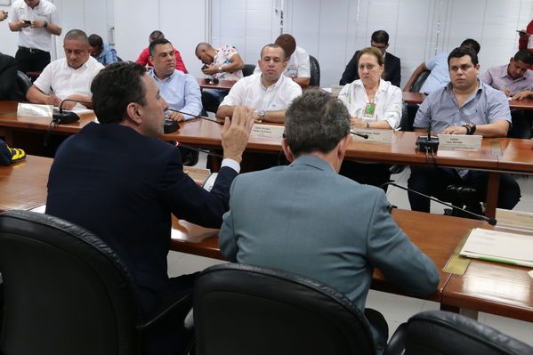 Reunión gobernantes alcaldes contingencia hidroituango
Reunión gobernantes alcaldes contingencia hidroituango
Fecha: 6 Junio 2018.
Para descargar esta fotografía en alta resolución, haga clic sobre la imagen hasta que la misma se despliegue en la pantalla completa; luego dé clic derecho y elija la opción "guardar imagen como". 
En caso de publicación por cualquier medio, solicitamos acompañarla del crédito: "Foto EPM"
Palabras clave: Reunión gobernantes alcaldes contingencia hidroituango