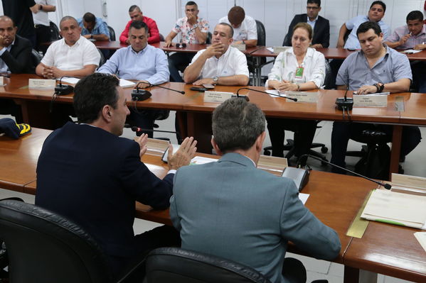 Reunión gobernantes alcaldes contingencia hidroituango
Reunión gobernantes alcaldes contingencia hidroituango
Fecha: 6 Junio 2018.
Para descargar esta fotografía en alta resolución, haga clic sobre la imagen hasta que la misma se despliegue en la pantalla completa; luego dé clic derecho y elija la opción "guardar imagen como". 
En caso de publicación por cualquier medio, solicitamos acompañarla del crédito: "Foto EPM"
Palabras clave: Reunión gobernantes alcaldes contingencia hidroituango