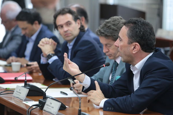 Reunión gobernantes alcaldes contingencia hidroituango
Reunión gobernantes alcaldes contingencia hidroituango
Fecha: 6 Junio 2018.
Para descargar esta fotografía en alta resolución, haga clic sobre la imagen hasta que la misma se despliegue en la pantalla completa; luego dé clic derecho y elija la opción "guardar imagen como". 
En caso de publicación por cualquier medio, solicitamos acompañarla del crédito: "Foto EPM"
Palabras clave: Reunión gobernantes alcaldes contingencia hidroituango