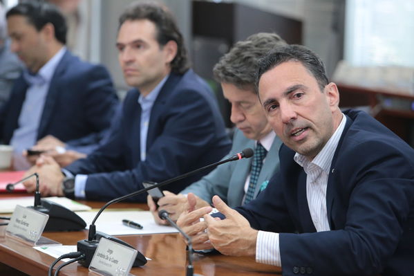 Reunión gobernantes alcaldes contingencia hidroituango
Reunión gobernantes alcaldes contingencia hidroituango
Fecha: 6 Junio 2018.
Para descargar esta fotografía en alta resolución, haga clic sobre la imagen hasta que la misma se despliegue en la pantalla completa; luego dé clic derecho y elija la opción "guardar imagen como". 
En caso de publicación por cualquier medio, solicitamos acompañarla del crédito: "Foto EPM"
Palabras clave: Reunión gobernantes alcaldes contingencia hidroituango