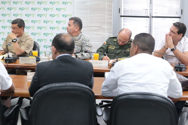 Reunión gobernantes alcaldes contingencia hidroituango
Reunión gobernantes alcaldes contingencia hidroituango
Fecha: 6 Junio 2018.
Para descargar esta fotografía en alta resolución, haga clic sobre la imagen hasta que la misma se despliegue en la pantalla completa; luego dé clic derecho y elija la opción "guardar imagen como". 
En caso de publicación por cualquier medio, solicitamos acompañarla del crédito: "Foto EPM"
Palabras clave: Reunión gobernantes alcaldes contingencia hidroituango