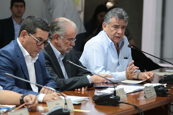 Reunión gobernantes alcaldes contingencia hidroituango
Reunión gobernantes alcaldes contingencia hidroituango
Fecha: 6 Junio 2018.
Para descargar esta fotografía en alta resolución, haga clic sobre la imagen hasta que la misma se despliegue en la pantalla completa; luego dé clic derecho y elija la opción "guardar imagen como". 
En caso de publicación por cualquier medio, solicitamos acompañarla del crédito: "Foto EPM"
Palabras clave: Reunión gobernantes alcaldes contingencia hidroituango