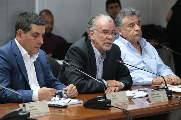 Reunión gobernantes alcaldes contingencia hidroituango
Reunión gobernantes alcaldes contingencia hidroituango
Fecha: 6 Junio 2018.
Para descargar esta fotografía en alta resolución, haga clic sobre la imagen hasta que la misma se despliegue en la pantalla completa; luego dé clic derecho y elija la opción "guardar imagen como". 
En caso de publicación por cualquier medio, solicitamos acompañarla del crédito: "Foto EPM"
Palabras clave: Reunión gobernantes alcaldes contingencia hidroituango
