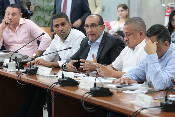 Reunión gobernantes alcaldes contingencia hidroituango
Reunión gobernantes alcaldes contingencia hidroituango
Fecha: 6 Junio 2018.
Para descargar esta fotografía en alta resolución, haga clic sobre la imagen hasta que la misma se despliegue en la pantalla completa; luego dé clic derecho y elija la opción "guardar imagen como". 
En caso de publicación por cualquier medio, solicitamos acompañarla del crédito: "Foto EPM"
Palabras clave: Reunión gobernantes alcaldes contingencia hidroituango