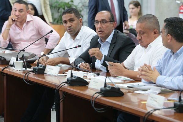 Reunión gobernantes alcaldes contingencia hidroituango
Reunión gobernantes alcaldes contingencia hidroituango
Fecha: 6 Junio 2018.
Para descargar esta fotografía en alta resolución, haga clic sobre la imagen hasta que la misma se despliegue en la pantalla completa; luego dé clic derecho y elija la opción "guardar imagen como". 
En caso de publicación por cualquier medio, solicitamos acompañarla del crédito: "Foto EPM"
Palabras clave: Reunión gobernantes alcaldes contingencia hidroituango