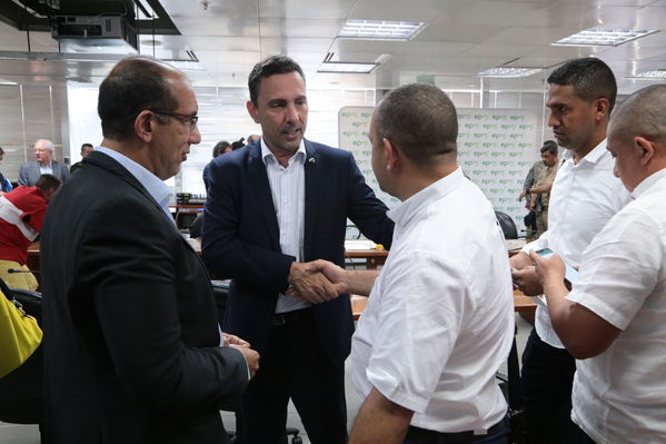 Reunión gobernantes alcaldes contingencia hidroituango
Reunión gobernantes alcaldes contingencia hidroituango
Fecha: 6 Junio 2018.
Para descargar esta fotografía en alta resolución, haga clic sobre la imagen hasta que la misma se despliegue en la pantalla completa; luego dé clic derecho y elija la opción "guardar imagen como". 
En caso de publicación por cualquier medio, solicitamos acompañarla del crédito: "Foto EPM"
Palabras clave: Reunión gobernantes alcaldes contingencia hidroituango