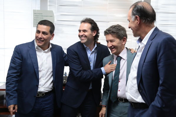 Reunión gobernantes alcaldes contingencia hidroituango
Reunión gobernantes alcaldes contingencia hidroituango
Fecha: 6 Junio 2018.
Para descargar esta fotografía en alta resolución, haga clic sobre la imagen hasta que la misma se despliegue en la pantalla completa; luego dé clic derecho y elija la opción "guardar imagen como". 
En caso de publicación por cualquier medio, solicitamos acompañarla del crédito: "Foto EPM"
Palabras clave: Reunión gobernantes alcaldes contingencia hidroituango