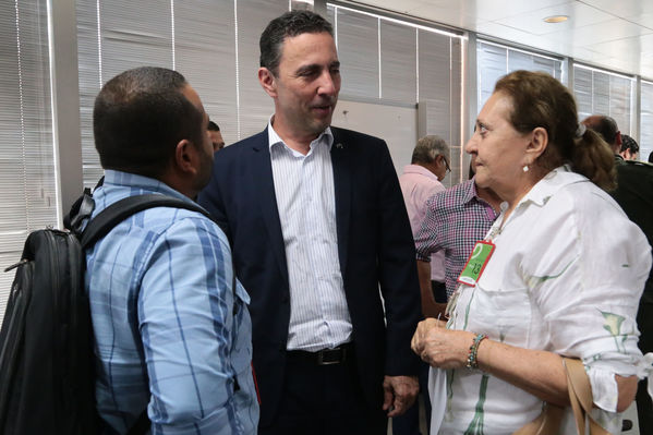 Reunión gobernantes alcaldes contingencia hidroituango
Reunión gobernantes alcaldes contingencia hidroituango
Fecha: 6 Junio 2018.
Para descargar esta fotografía en alta resolución, haga clic sobre la imagen hasta que la misma se despliegue en la pantalla completa; luego dé clic derecho y elija la opción "guardar imagen como". 
En caso de publicación por cualquier medio, solicitamos acompañarla del crédito: "Foto EPM"
Palabras clave: Reunión gobernantes alcaldes contingencia hidroituango