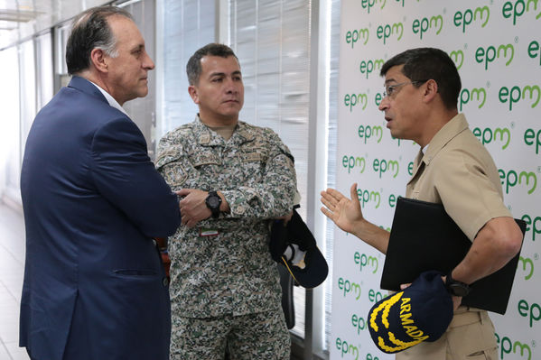 Reunión gobernantes alcaldes contingencia hidroituango
Reunión gobernantes alcaldes contingencia hidroituango
Fecha: 6 Junio 2018.
Para descargar esta fotografía en alta resolución, haga clic sobre la imagen hasta que la misma se despliegue en la pantalla completa; luego dé clic derecho y elija la opción "guardar imagen como". 
En caso de publicación por cualquier medio, solicitamos acompañarla del crédito: "Foto EPM"
Palabras clave: Reunión gobernantes alcaldes contingencia hidroituango