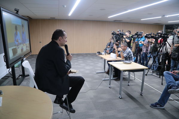 Rueda prensa Modificaciones actas
Rueda prensa Modificaciones actas
Fecha: 7 Junio 2018.
Para descargar esta fotografía en alta resolución, haga clic sobre la imagen hasta que la misma se despliegue en la pantalla completa; luego dé clic derecho y elija la opción "guardar imagen como". 
En caso de publicación por cualquier medio, solicitamos acompañarla del crédito: "Foto EPM"
Palabras clave: Rueda prensa Modificaciones actas
