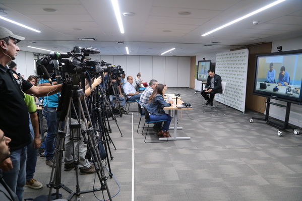 Rueda prensa Modificaciones actas
Rueda prensa Modificaciones actas
Fecha: 7 Junio 2018.
Para descargar esta fotografía en alta resolución, haga clic sobre la imagen hasta que la misma se despliegue en la pantalla completa; luego dé clic derecho y elija la opción "guardar imagen como". 
En caso de publicación por cualquier medio, solicitamos acompañarla del crédito: "Foto EPM"
Palabras clave: Rueda prensa Modificaciones actas