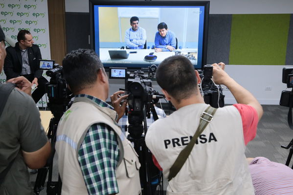 Rueda prensa Modificaciones actas
Rueda prensa Modificaciones actas
Fecha: 7 Junio 2018.
Para descargar esta fotografía en alta resolución, haga clic sobre la imagen hasta que la misma se despliegue en la pantalla completa; luego dé clic derecho y elija la opción "guardar imagen como". 
En caso de publicación por cualquier medio, solicitamos acompañarla del crédito: "Foto EPM"
Palabras clave: Rueda prensa Modificaciones actas