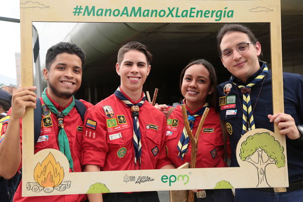 Lanzamiento Concurso Especialidad Scout Cuidamundos EPM
Lanzamiento del Concurso Especialidad Scout Cuidamundos EPM
Fecha: Junio 7 de 2019. 
Para descargar esta fotografía en alta resolución, haga clic sobre la imagen hasta que la misma se despliegue en la pantalla completa; luego dé clic derecho y elija la opción "guardar imagen como". 
En caso de publicación por cualquier medio, solicitamos acompañarla del crédito: "Foto EPM"
Palabras clave: Lanzamiento Concurso Especialidad Scout Cuidamundos EPM