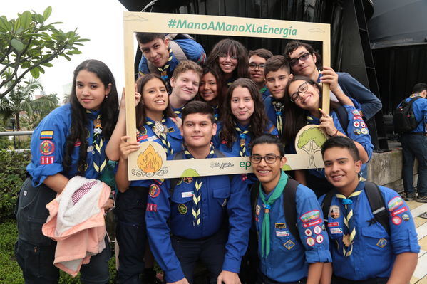 Lanzamiento Concurso Especialidad Scout Cuidamundos EPM
Lanzamiento del Concurso Especialidad Scout Cuidamundos EPM
Fecha: Junio 7 de 2019. 
Para descargar esta fotografía en alta resolución, haga clic sobre la imagen hasta que la misma se despliegue en la pantalla completa; luego dé clic derecho y elija la opción "guardar imagen como". 
En caso de publicación por cualquier medio, solicitamos acompañarla del crédito: "Foto EPM"
Palabras clave: Lanzamiento Concurso Especialidad Scout Cuidamundos EPM