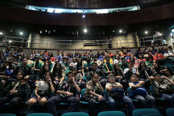 Lanzamiento Concurso Especialidad Scout Cuidamundos EPM
Lanzamiento del Concurso Especialidad Scout Cuidamundos EPM
Fecha: Junio 7 de 2019. 
Para descargar esta fotografía en alta resolución, haga clic sobre la imagen hasta que la misma se despliegue en la pantalla completa; luego dé clic derecho y elija la opción "guardar imagen como". 
En caso de publicación por cualquier medio, solicitamos acompañarla del crédito: "Foto EPM"
Palabras clave: Lanzamiento Concurso Especialidad Scout Cuidamundos EPM