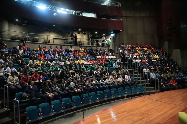 Lanzamiento Concurso Especialidad Scout Cuidamundos EPM
Lanzamiento del Concurso Especialidad Scout Cuidamundos EPM
Fecha: Junio 7 de 2019. 
Para descargar esta fotografía en alta resolución, haga clic sobre la imagen hasta que la misma se despliegue en la pantalla completa; luego dé clic derecho y elija la opción "guardar imagen como". 
En caso de publicación por cualquier medio, solicitamos acompañarla del crédito: "Foto EPM"
Palabras clave: Lanzamiento Concurso Especialidad Scout Cuidamundos EPM
